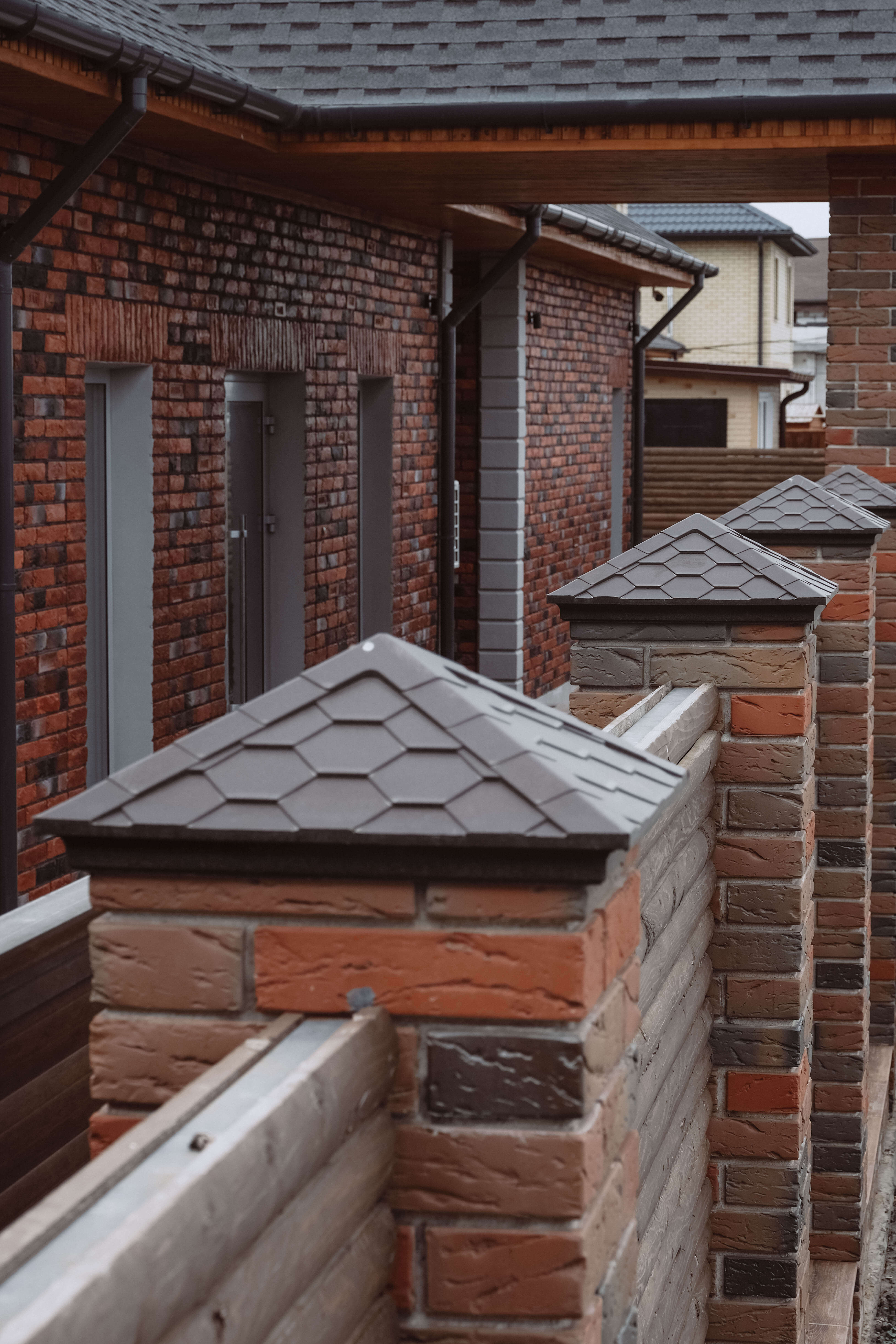 Колпак Zking Эверест Коричневый на столб 1.5х1.5 кирпича (390х390мм) в Минеральных водах фото